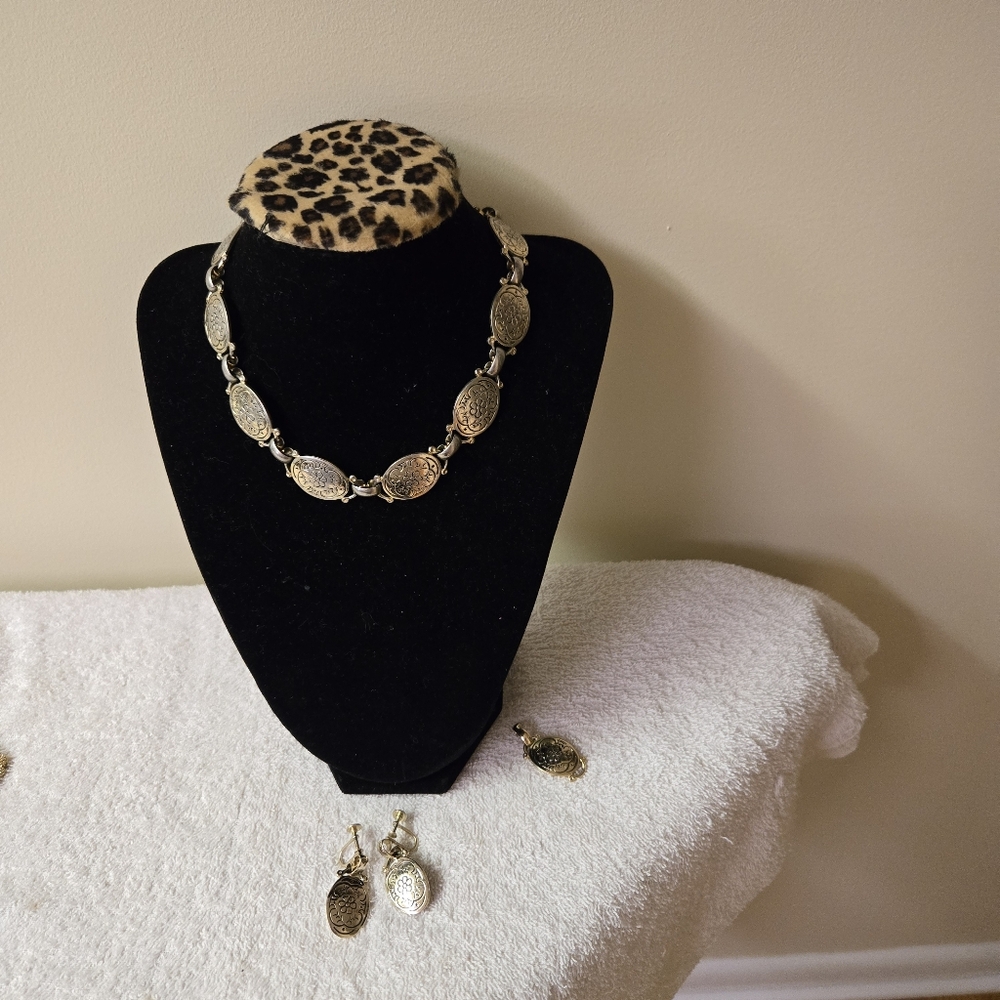 Vintage gold tone choker with clip on earrings